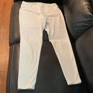 Cute white cotton leggings.